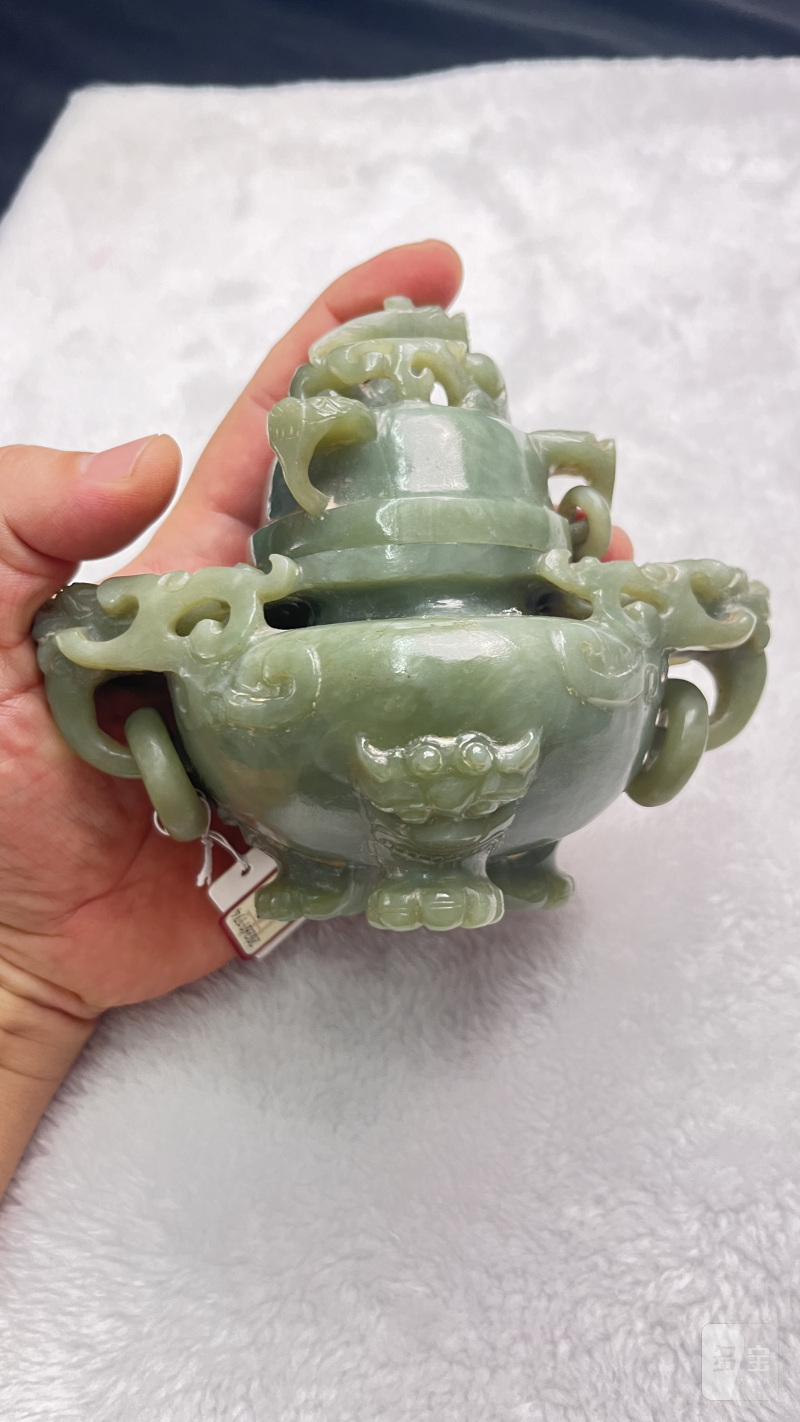 玉兽首衔环耳龙顶熏炉 - 图6